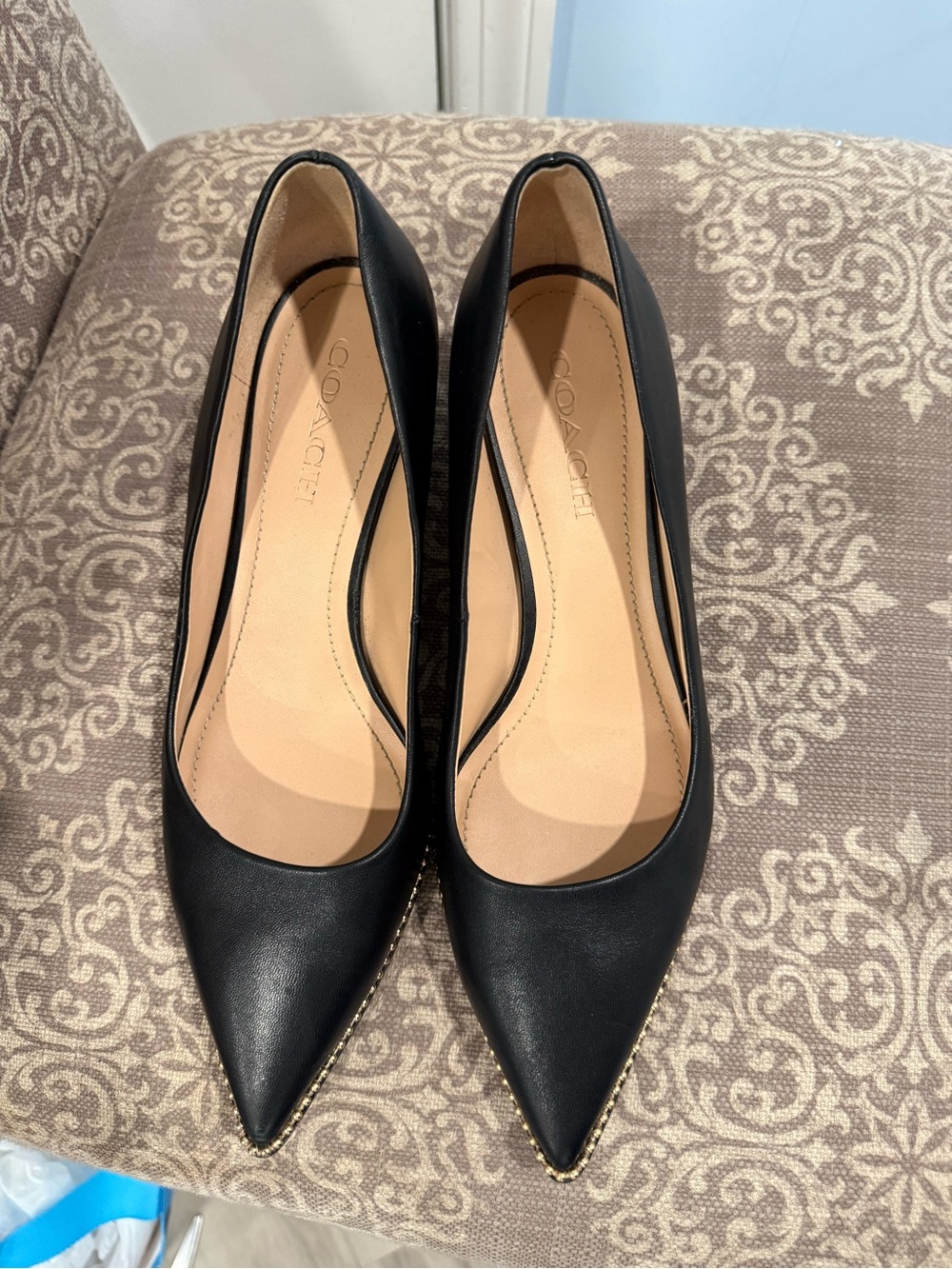 Coach Black Leather Pointed Toe Block Heel Pumps Gold Stud Trim Size 9 - Picture 2 of 10